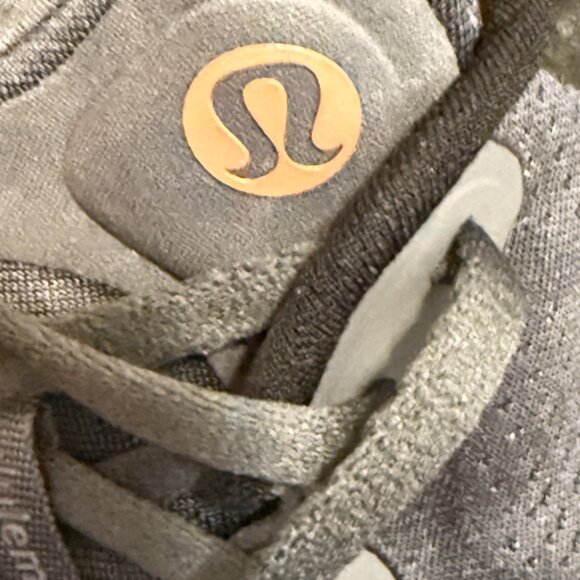 Authentic LULULEMON BeyondFeel LM9AVDS Men\'s Gray Running Shoes Sz.10.5 main image 6